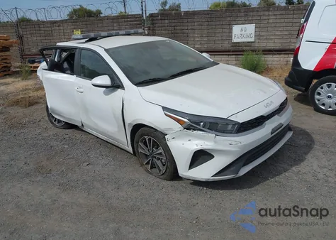 2024 Kia Forte Lxs z USA, uszkodzony, nr VIN 3KPF24AD4RE716532